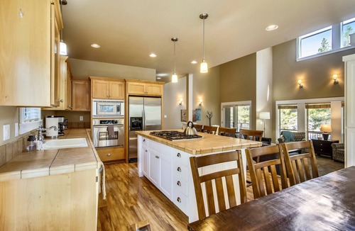 RiverWild House | Big Canyon - Elegant & Spacious, 3 Master King Suites! Community Hot Tub (and Seasonal Pool)