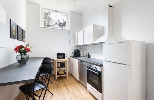 Neuhausen Apartment | Big Central Apartment near Rotkreuzplatz with 3 BR for 12 PAX