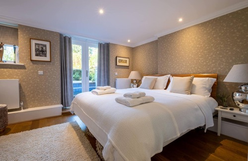 New Forest District House | Big, chic and built for celebrations...Includes a Cinema room!