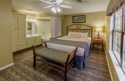 South Lee Hotel | Big Chill + Big Thrill | Three 2BR Villas w/Pools, Sauna & Arcade Fun