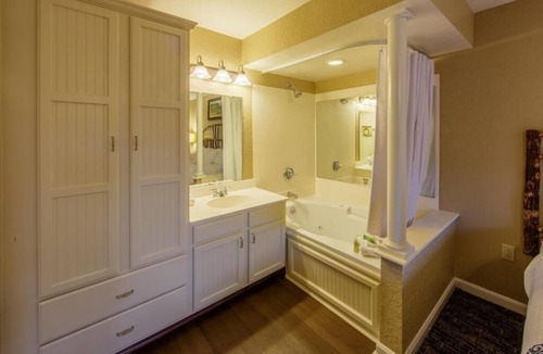South Lee Hotel | Big Chill + Big Thrill | Three 2BR Villas w/Pools, Sauna & Arcade Fun