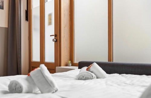 Nippes Apartment | Big, comfortable, 11min Central Station, 14 people