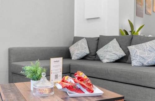 Nippes Apartment | Big, comfortable, 11min Central Station, 14 people
