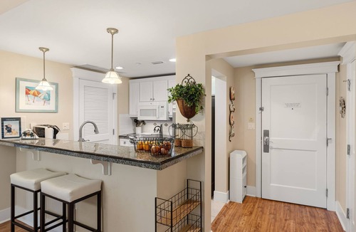 Baytowne Wharf Condo | BIG DISCOUNTS-AUG&SEPT RENTS 1BR+DEN CONDO-SLEEPS 6@ 1BR rate Sandestin-Baytowne