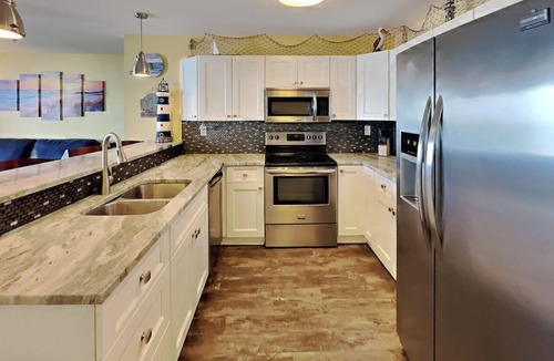 Put-in-Bay Condo | Big Family Lake Escape Fun! | Lower | 12 ppl | C104