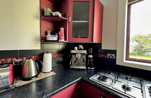 Waimatuku House | Big Fully Equipped 3BR Near Beach & 12 min to Town. Very Quiet. No Neighbours!
