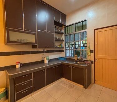 Pengkalan Baharu House | Big Garden Homestay
