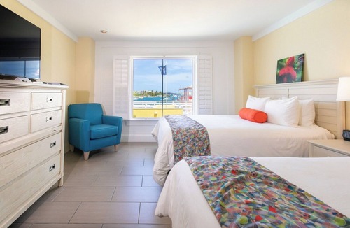 Estate East Street Hotel | Big Group Stay | 3 Rooms | Steps from Harbor, Markets, & Sunset Cruises