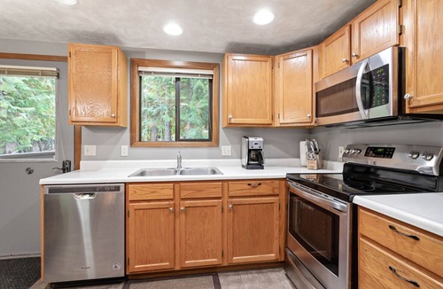 Whitefish House | Big Mountain Cabin, Great Deck, Hot Tub/Pool/Sauna, Sleeps 8!