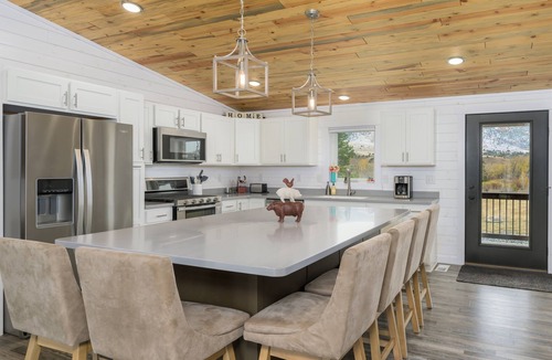 Anaconda Cabin | Big Mountain Views & Cabin Charm