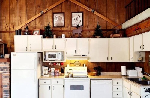 Bessemer House | Big Powderhorn Ski Retreat — 2 Saunas, Fireplace, Firepit, Deck & Space for 12