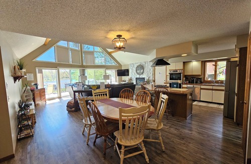 Canadian Lakes House | Big Red Lakefront Getaway & Golf Retreat at Canadian Lakes