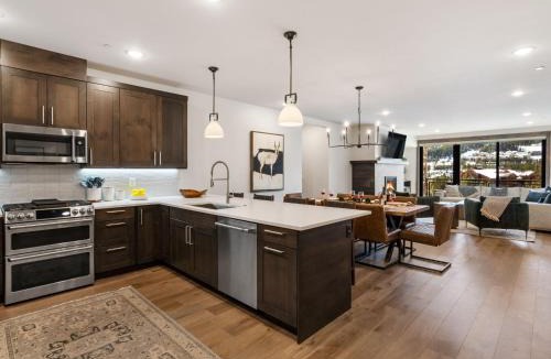 Big Sky House | Big Sky Base Camp Fireplace Views & Hot Tub