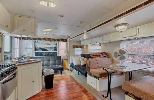 East Fultonham RV Rental | Big spacious Camper