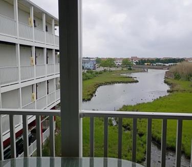 Midtown Ocean City Apartment | Big Studio at 28th with Balcony