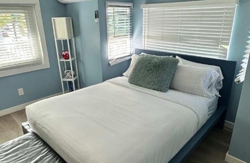 Bankers Hill Apartment | Big Studio with Ocean View max 6 sleepers