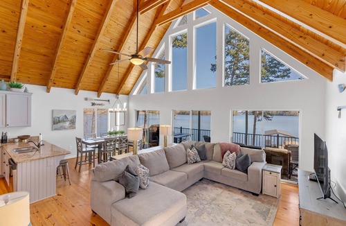 Seneca House | BIG WATER VIEWS from this waterfront home on Lake Keowee. Close to Clemson.