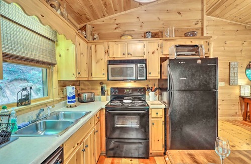 Blue Ridge Cottage | 'bigfoot's Hideout' in Blue Ridge w/Hot Tub!
