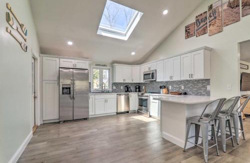 Centerville House | Bike to Beach: Centerville Home w/Deck!