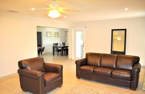 Coral Ridge Isles House | Bike to the beach, walk to restaurants, heated pool, secluded