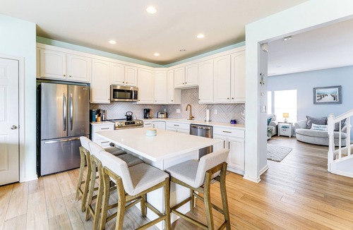 Ocean View Apartment | Bikes, Kayaks, Pool: Getaway 3 Mi to Bethany Beach
