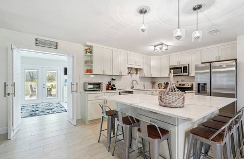 Lecanto Cottage | Bikes, Yard & Fire Pit at Upscale Lecanto Home!