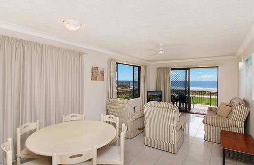 Bilinga Apartment | Bilinga Beach 4 - Absolute Beachfront