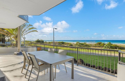 Bilinga Apartment | Bilinga Beach Living - Absolute Beachfront Luxury - Linen Provided - Min. 3 Night Stays