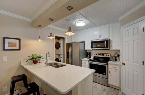 Saint Simons Island Apartment | Bill's Beach Bungalow | East Beach Condo Near Pier Village | St. Simons Island