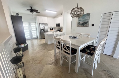 North Bimini Apartment | Bimini Breeze 2/2 Apartment