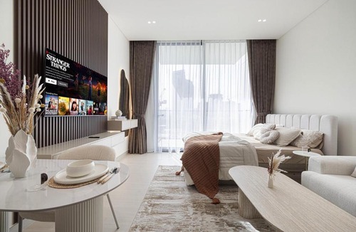Jumeirah Village Circle Apartment | Binghatti Phoenix - Luxury & Modern Studio - Pool & Gym - Free Parking - JVC