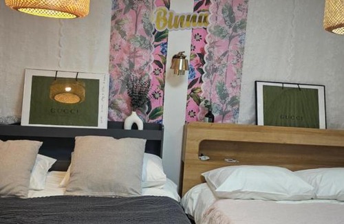 Yongsan-gu Apartment | binna stay 이태원역7분, 독채,테라스,4 Queen Beds, 무료짐보관 , 명동,홍대,서울역,명동 15분