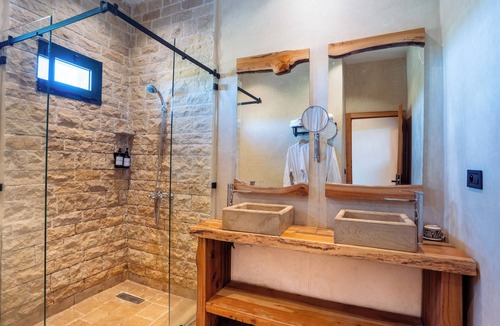 Ain Chkef Hotel | Bio et bois - Luxury Bio farm