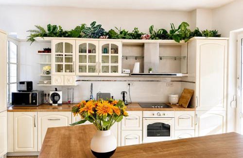 Prague 13 Bed & Breakfast | Biomade