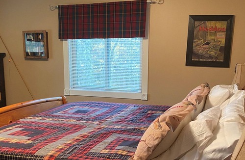 Birchwood Cabin | Birchwood Haven - Executive Retreat Perfect for Larger Groups