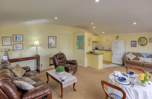 Devonport Apartment | Birchwood on the River