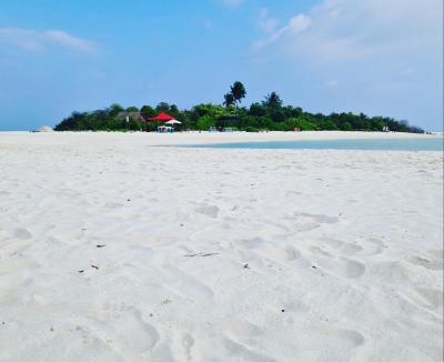 Omadhoo House | Bird Beak Beach