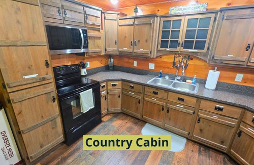 Scotland Cabin | Birdhouse Dome & Cabin - Hot Tub - Kayaks - Disc Golf - 2 Min Walk