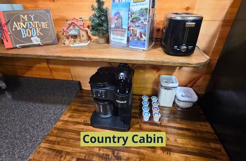 Scotland Cabin | Birdhouse Dome & Cabin - Hot Tub - Kayaks - Disc Golf - 2 Min Walk