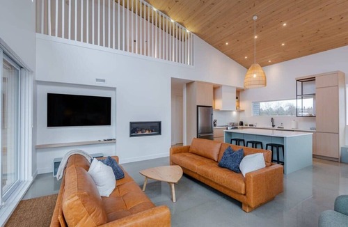 Saint-Basile Ski Chalet | Birdie | Private Spa & Golf