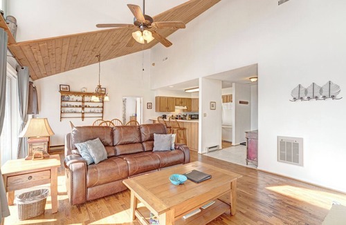 Seven Devils House | Birds Nest- Hot Tub w/Mtn View, Whirlpool Bath, Gas Grill, Keyless Entry