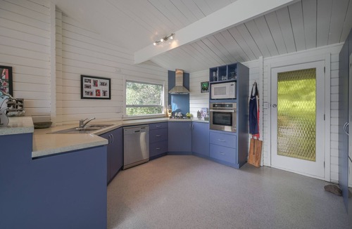 Akaroa House | Birdsong Bliss - Takamatua Holiday Home