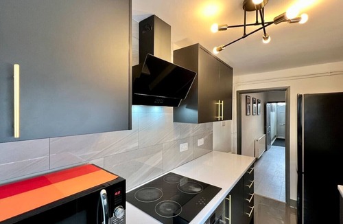 Nottingham Villa | Birkin House - Work Contractors, Families, Groups