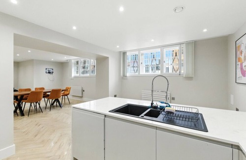 Birmingham City Centre Apartment | Birmingham 4 Bedroom Apartment - With Parking