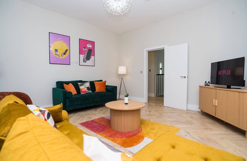 Birmingham City Centre Apartment | Birmingham 4 Bedroom Apartment - With Parking