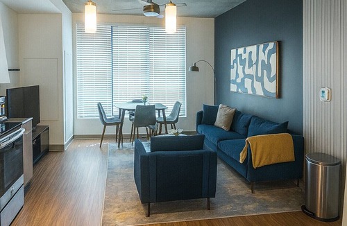 Five Points South Apartment | Birmingham Stay | 2BR w/Rooftop Amenities