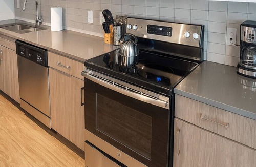 Five Points South Apartment | Birmingham Stay | 2BR w/Rooftop Amenities