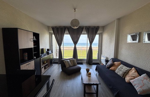 Biscarrosse Plage Apartment | Biscarrosse Beach: 1BR Apt with Terrace, Parking, Oceanfront
