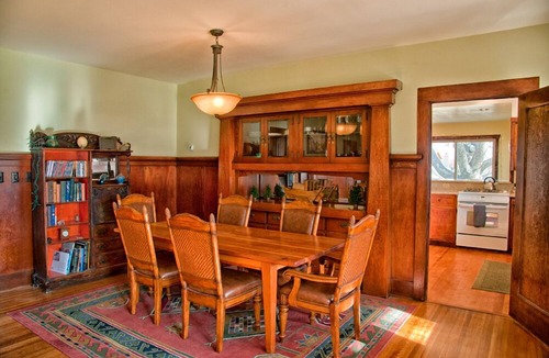 West Bishop House | Bishop Farmhouse, Sits on 1 acre, Peaceful and relaxing.