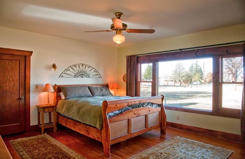 West Bishop House | Bishop Farmhouse, Sits on 1 acre, Peaceful and relaxing.